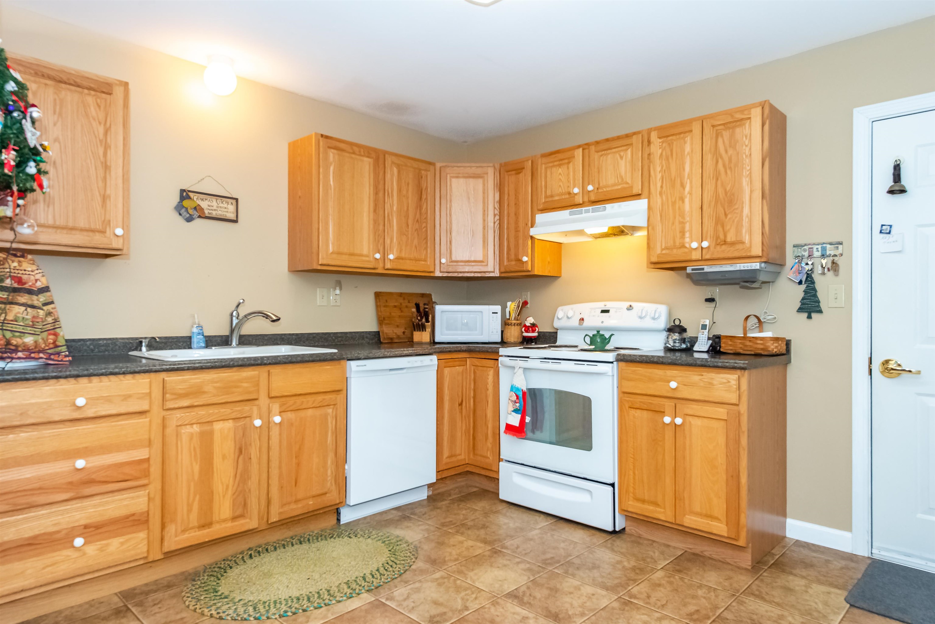 118 Secretariat Way, Unit 114 Rochester, NH 03867 - Photo 5 of 37
