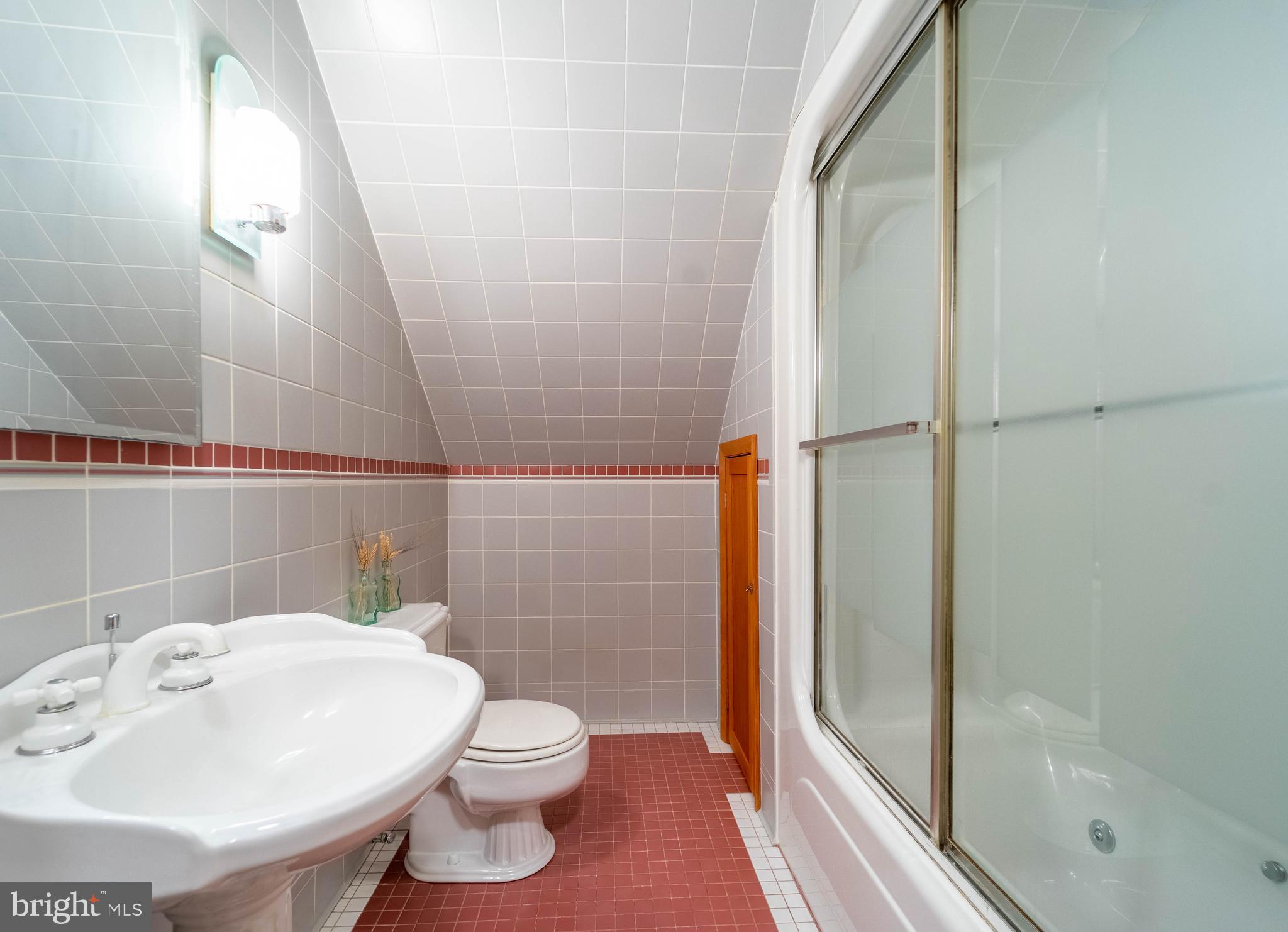 327 Crowl Road Westminster, MD 21158 - Photo 38 of 75 Convenient full bath w/ shower & tub