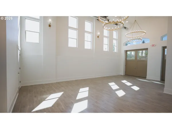 $4,900,000 | 550 North 1st Street, Woodburn, OR 97071