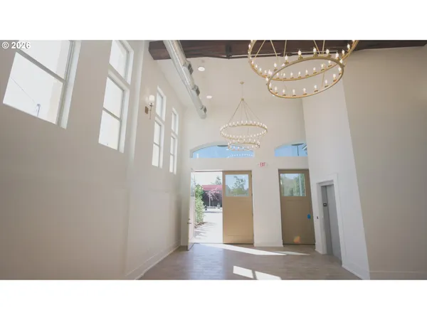 $4,900,000 | 550 North 1st Street, Woodburn, OR 97071