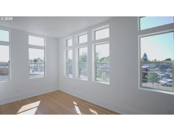$4,900,000 | 550 North 1st Street, Woodburn, OR 97071