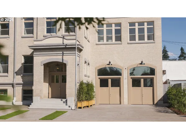 $4,900,000 | 550 North 1st Street, Woodburn, OR 97071