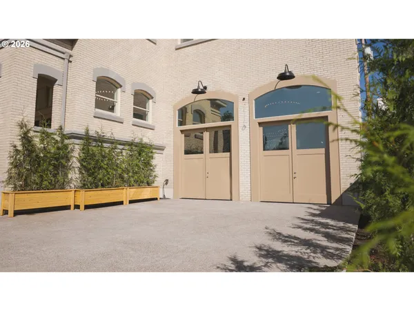 $4,900,000 | 550 North 1st Street, Woodburn, OR 97071
