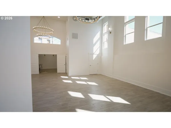 $4,900,000 | 550 North 1st Street, Woodburn, OR 97071