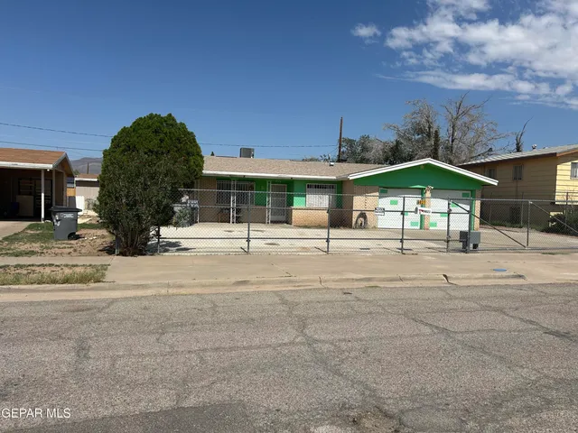 a house view with a outdoor space
