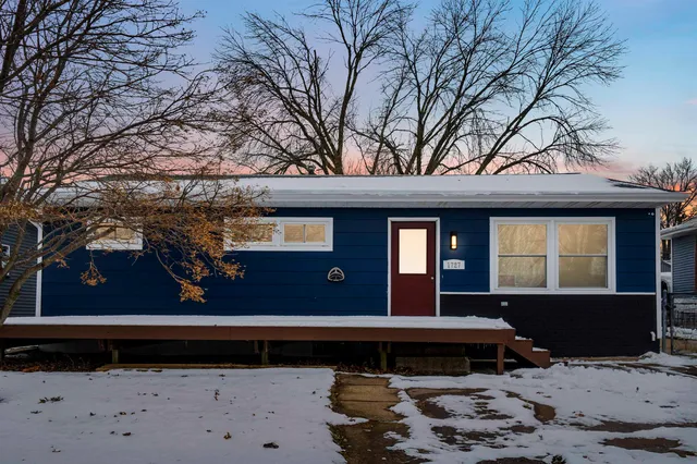 $194,900 | 1727 West 69th Street, Davenport, IA 52806