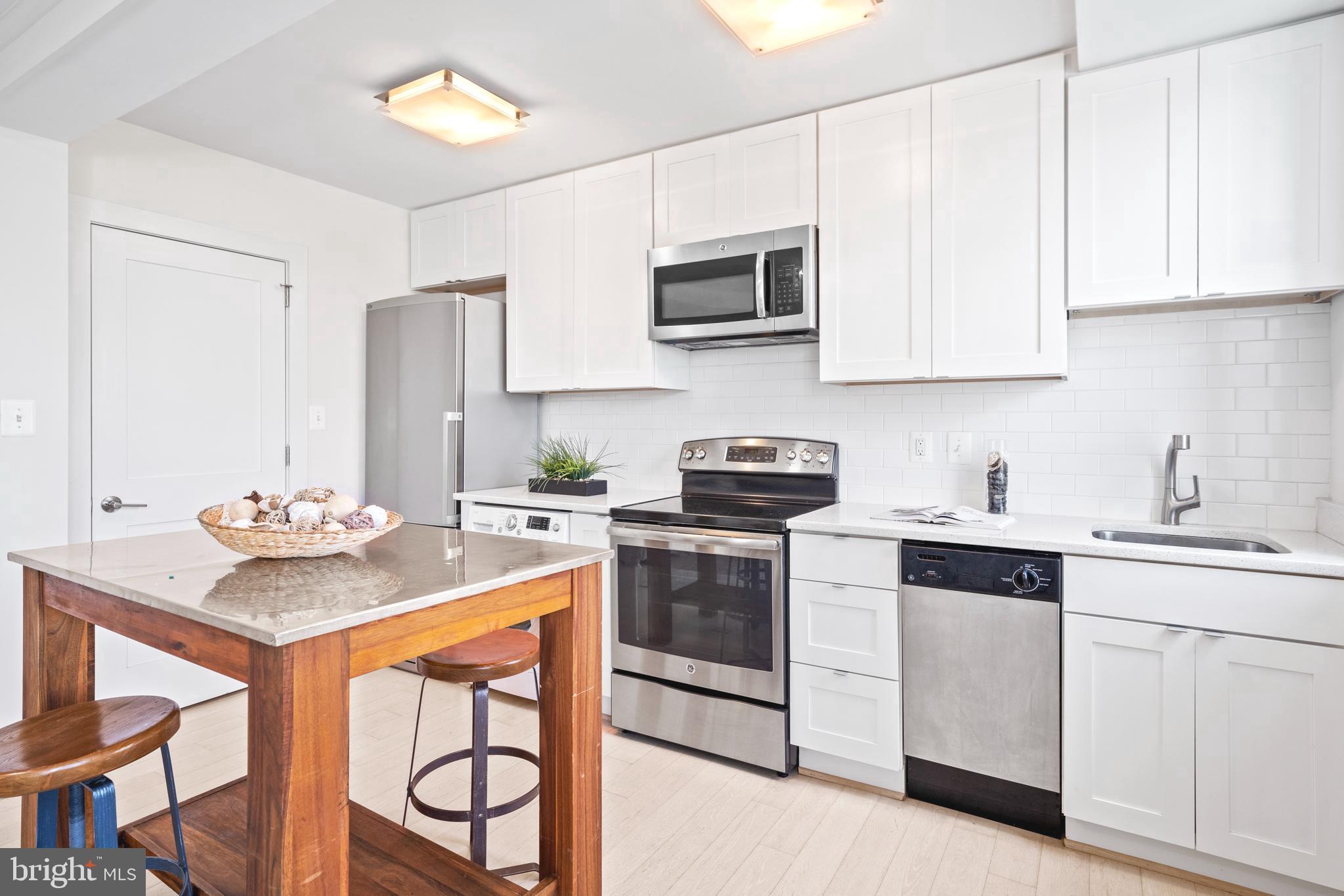 1451 Park Road Northwest, Unit 502 Washington, DC 20010 - Photo 7 of 19 Updated Kitchen