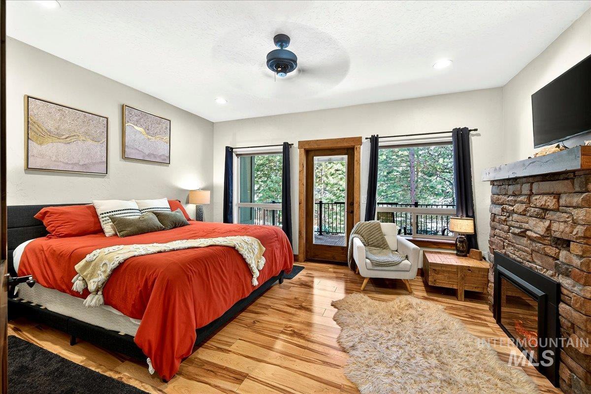 292 Rio Vista Boulevard McCall, ID 83638 - Photo 28 of 50 Primary suite with direct access to deck