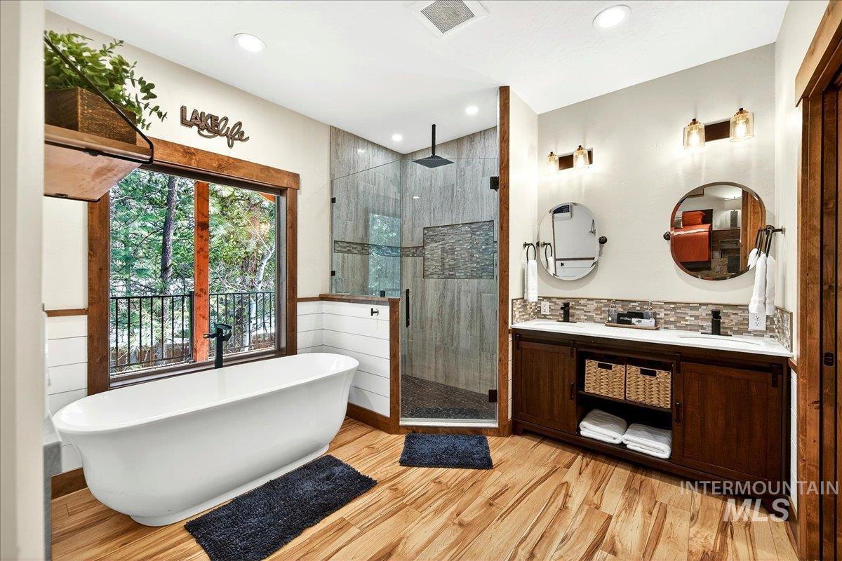 292 Rio Vista Boulevard McCall, ID 83638 - Photo 34 of 50 Double vanity, quartz counter top