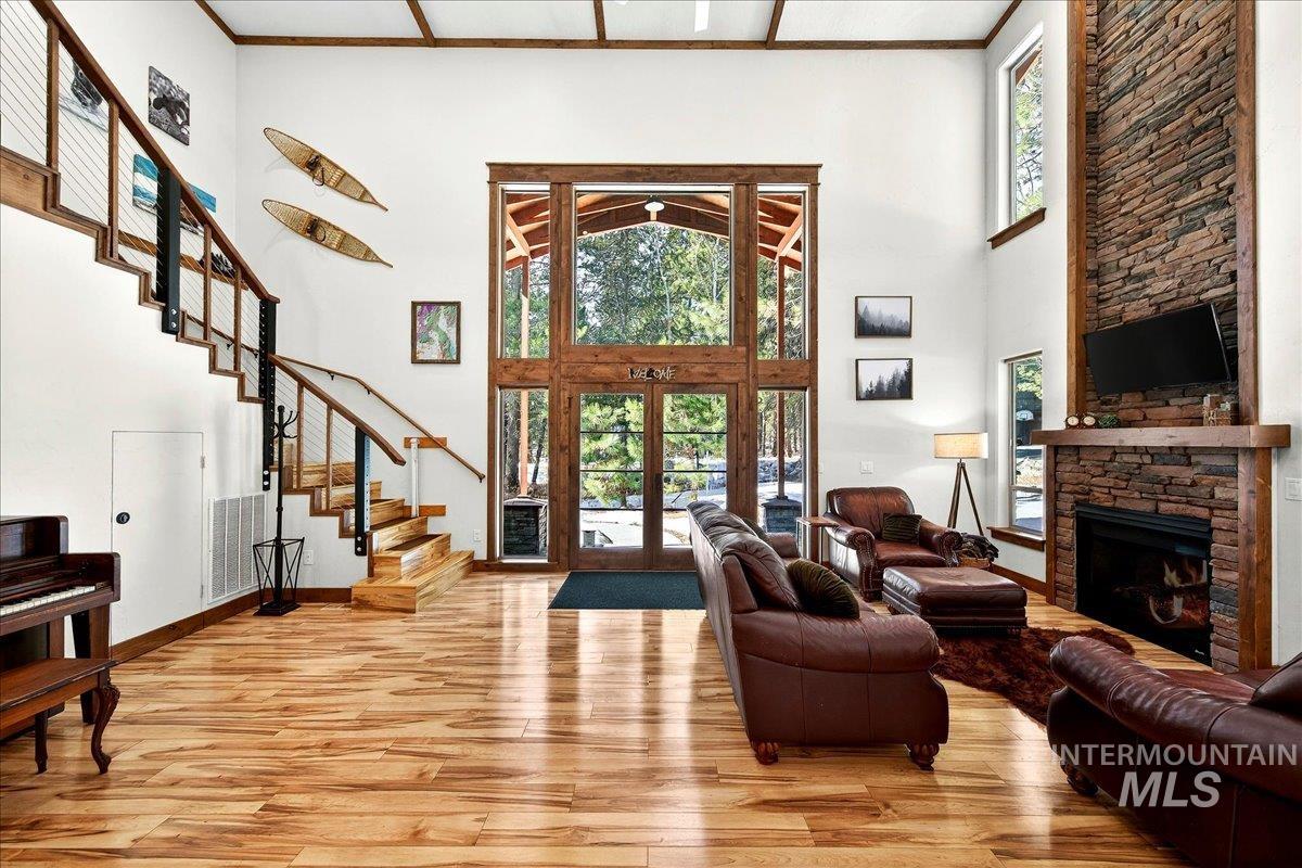 292 Rio Vista Boulevard McCall, ID 83638 - Photo 7 of 50 Stately windows - great natural light!