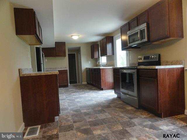 254 Heistand Road York, PA 17402 - Photo 4 of 16 Gallery Image 4