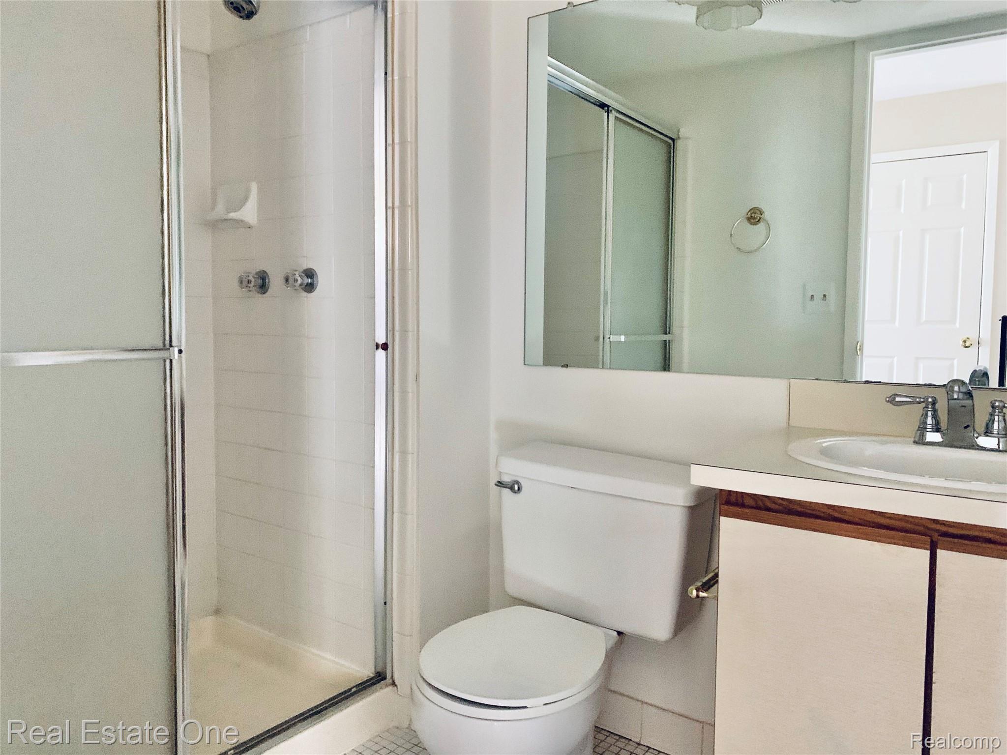 27250 Evergreen Road Southfield, MI 48076 - Photo 12 of 17 Master Bath