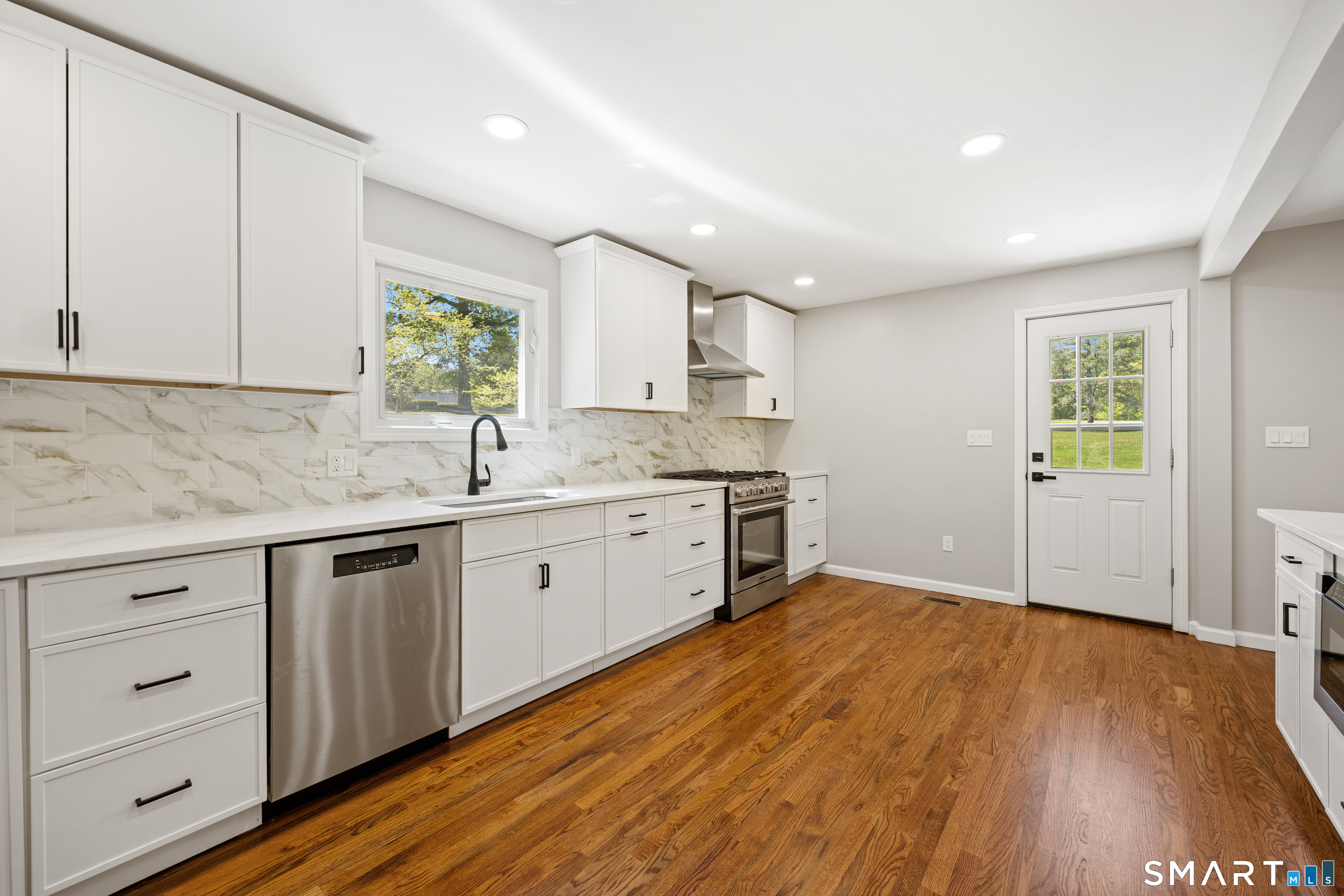 1044 Dunbar Hill Road Hamden, CT 06514 - Photo 7 of 36