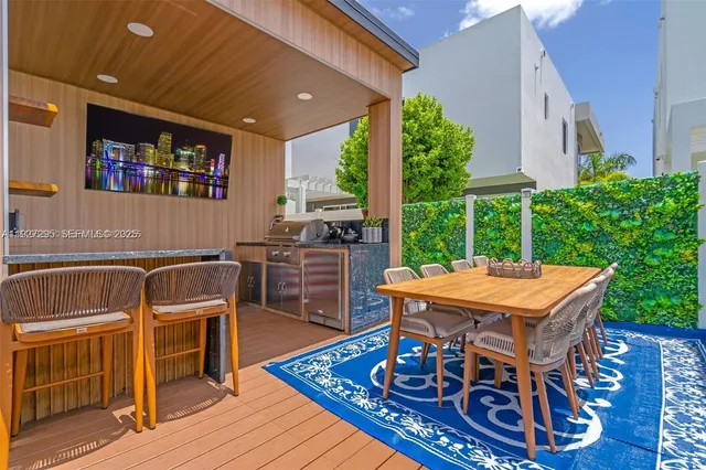 a view of a dinning table and chairs in the patio