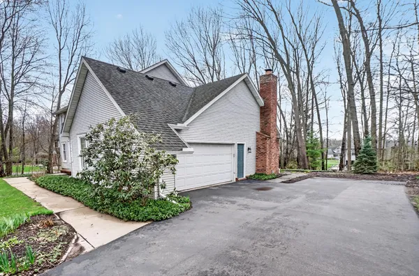 $539,900 | 10434 Sourwood Court, Brighton, MI 48114