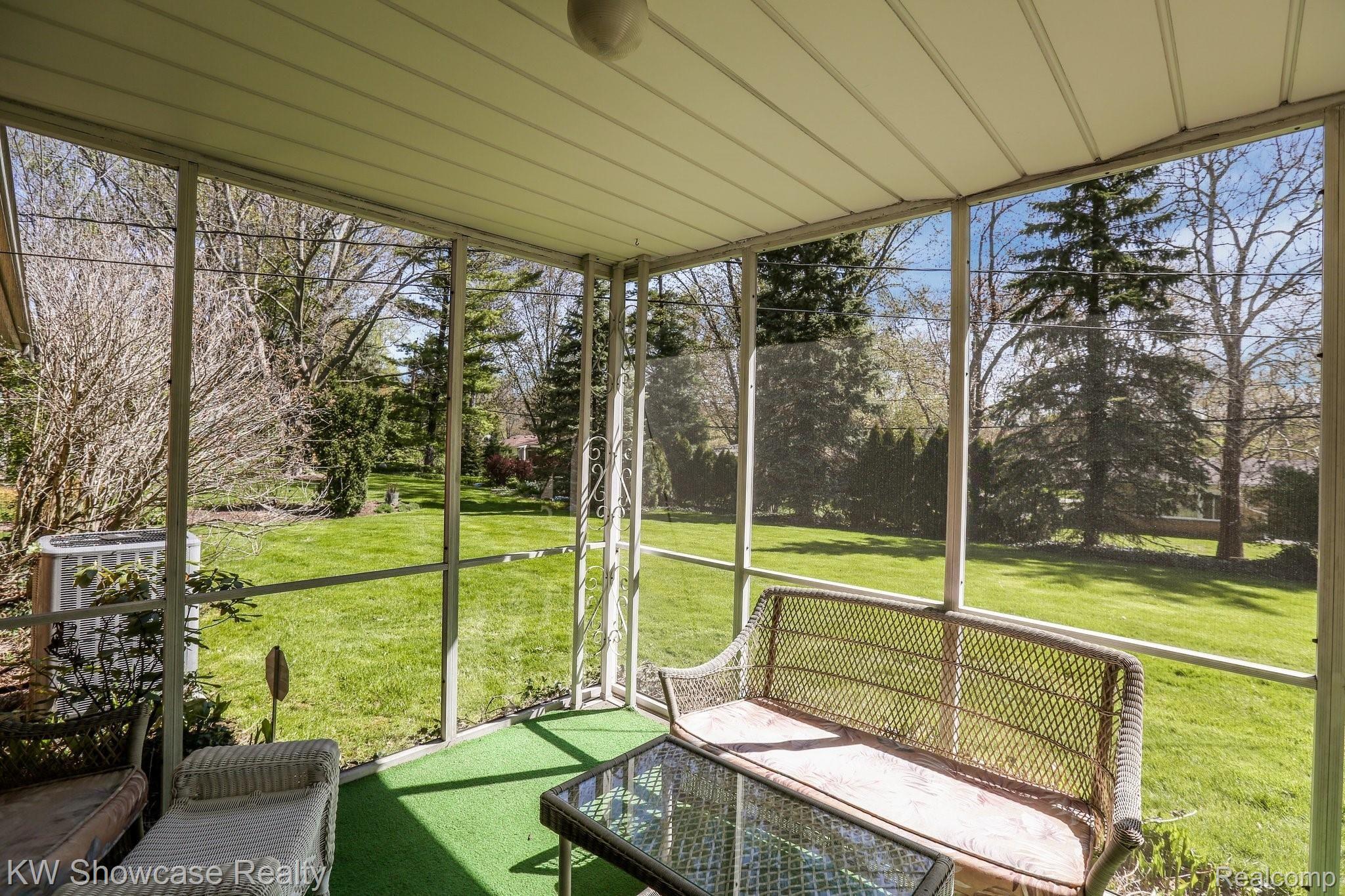 28110 Quail Hollow Road Farmington, MI 48331 - Photo 26 of 31 28110+Quail+Hollow+Rd+Farmington+Hills-21-mls.jpg