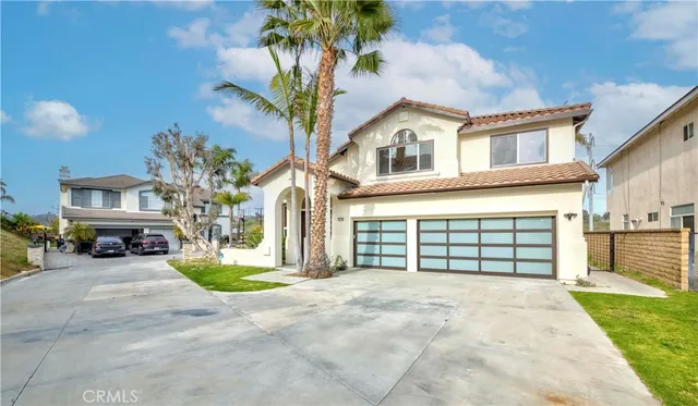 a view of a house with a yard and garage