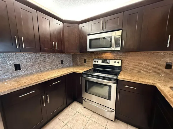 $2,550 | 10790 Northwest 14th Street, Unit 187, Plantation, FL 33322