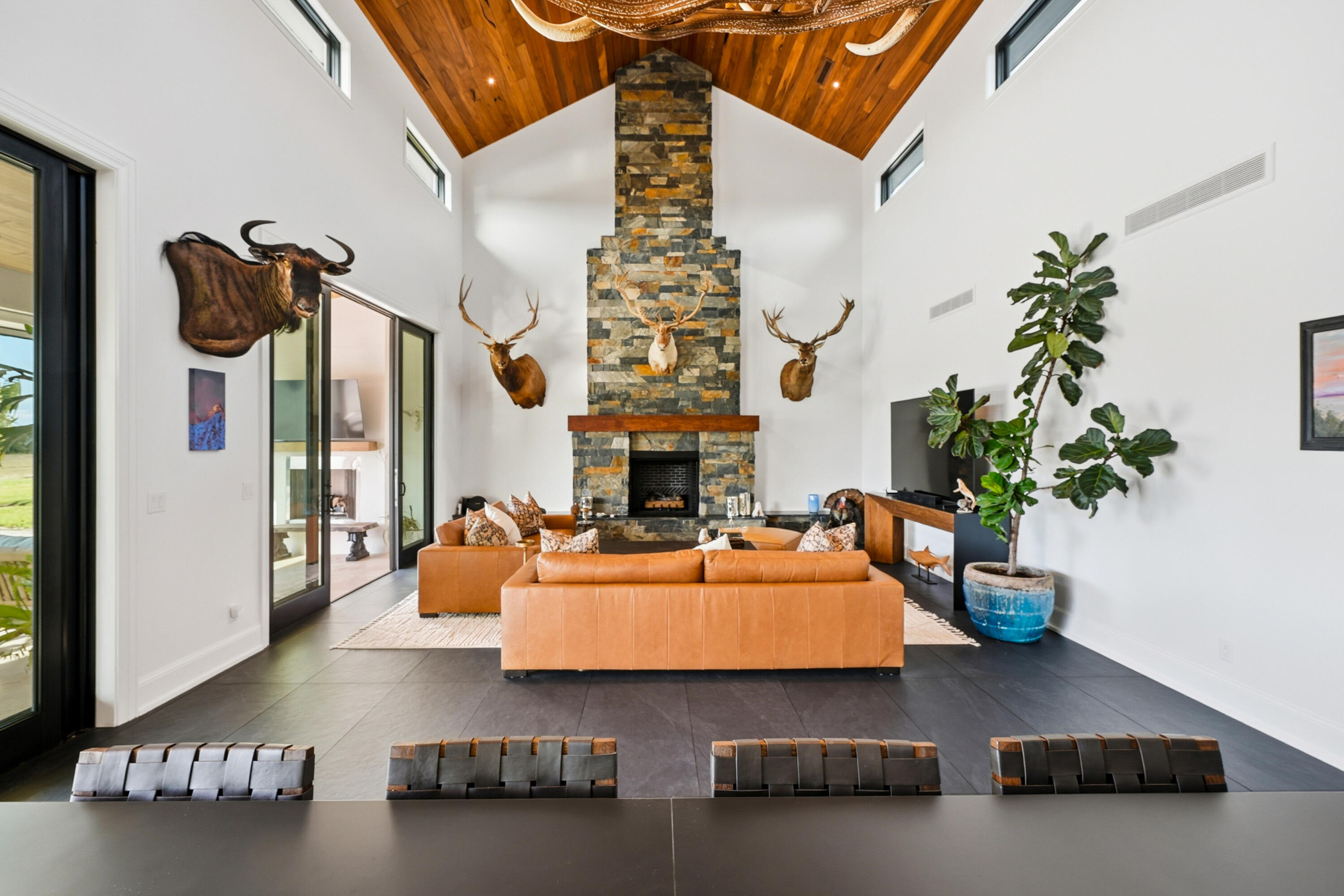 26209 Southwest Jockeys Run Okeechobee, FL 34974 - Photo 18 of 57 Living Area with Fireplac