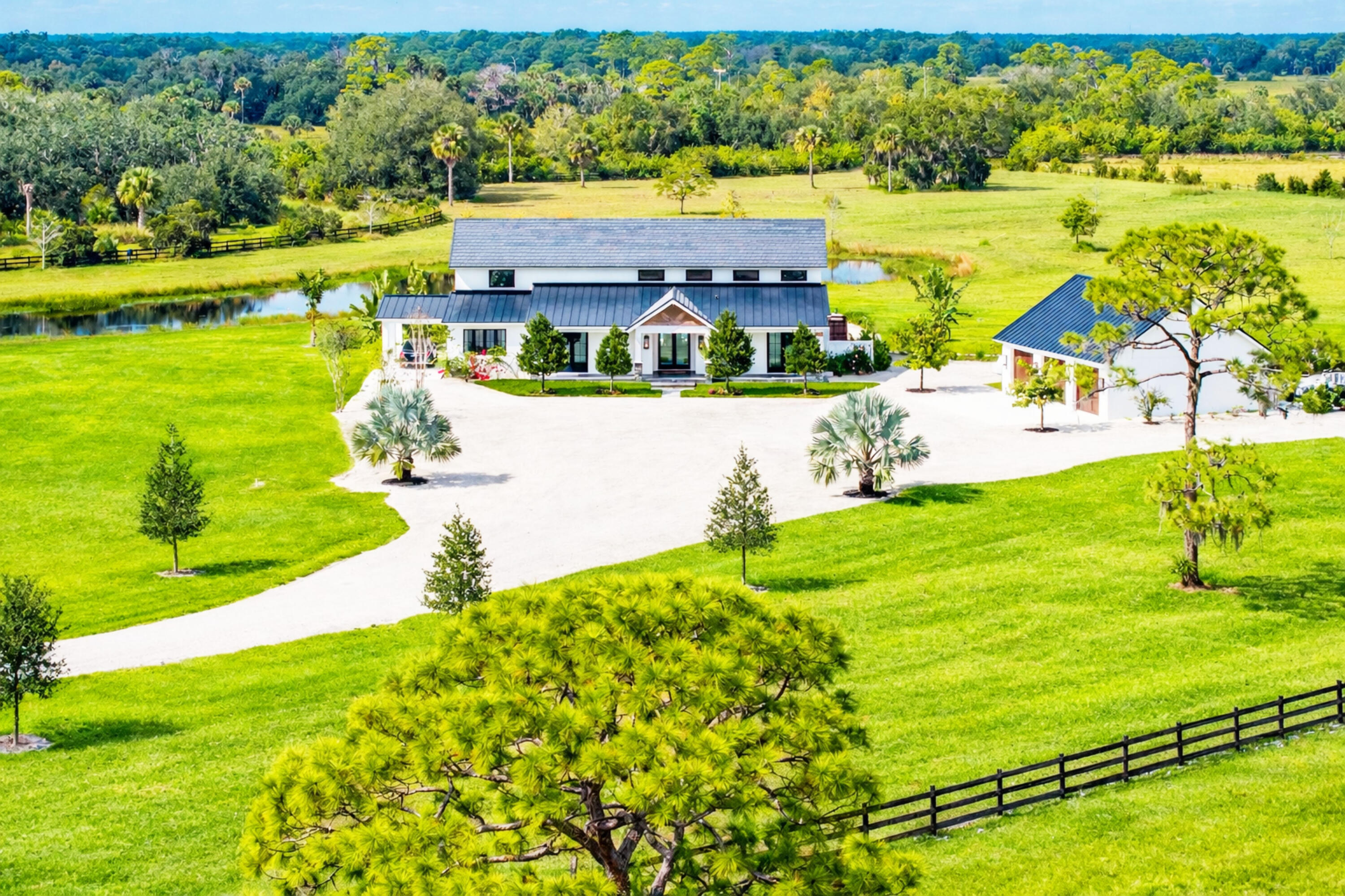 26209 Southwest Jockeys Run Okeechobee, FL 34974 - Photo 9 of 57 Refined Country Estate