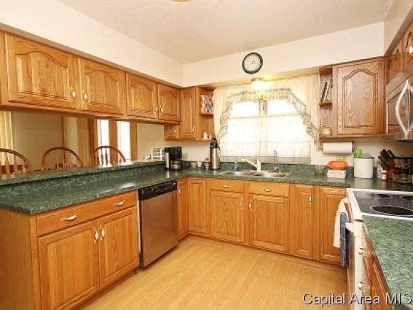 723 South Oaklane Road Springfield, IL 62712 - Photo 5 of 24