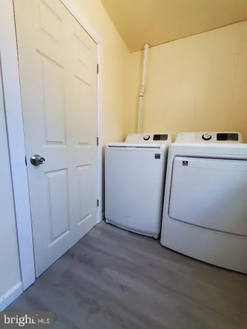 a view of utility room with washer and dryer