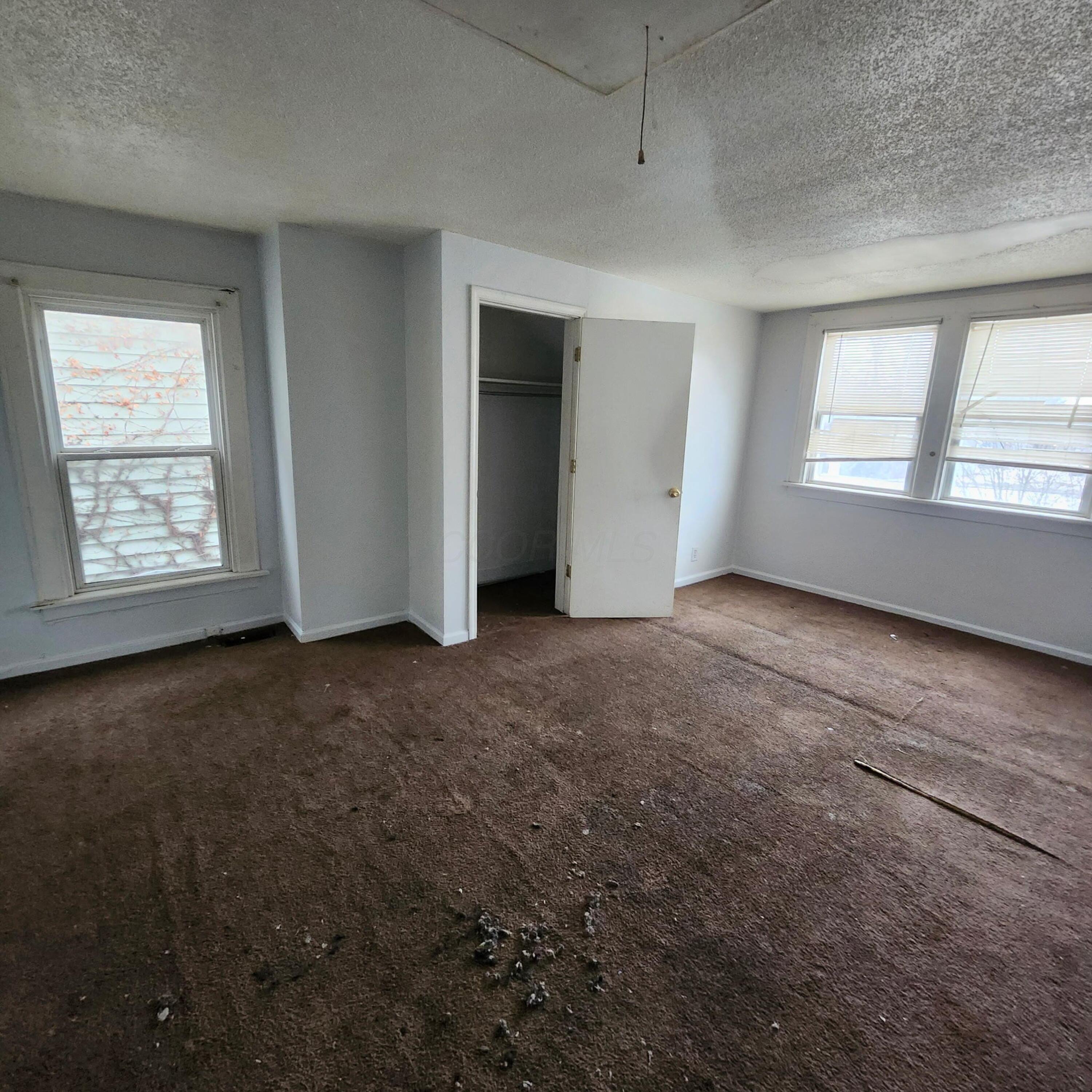 901 Lockbourne Road Columbus, OH 43206 - Photo 9 of 10 20260223_220132065_iOS