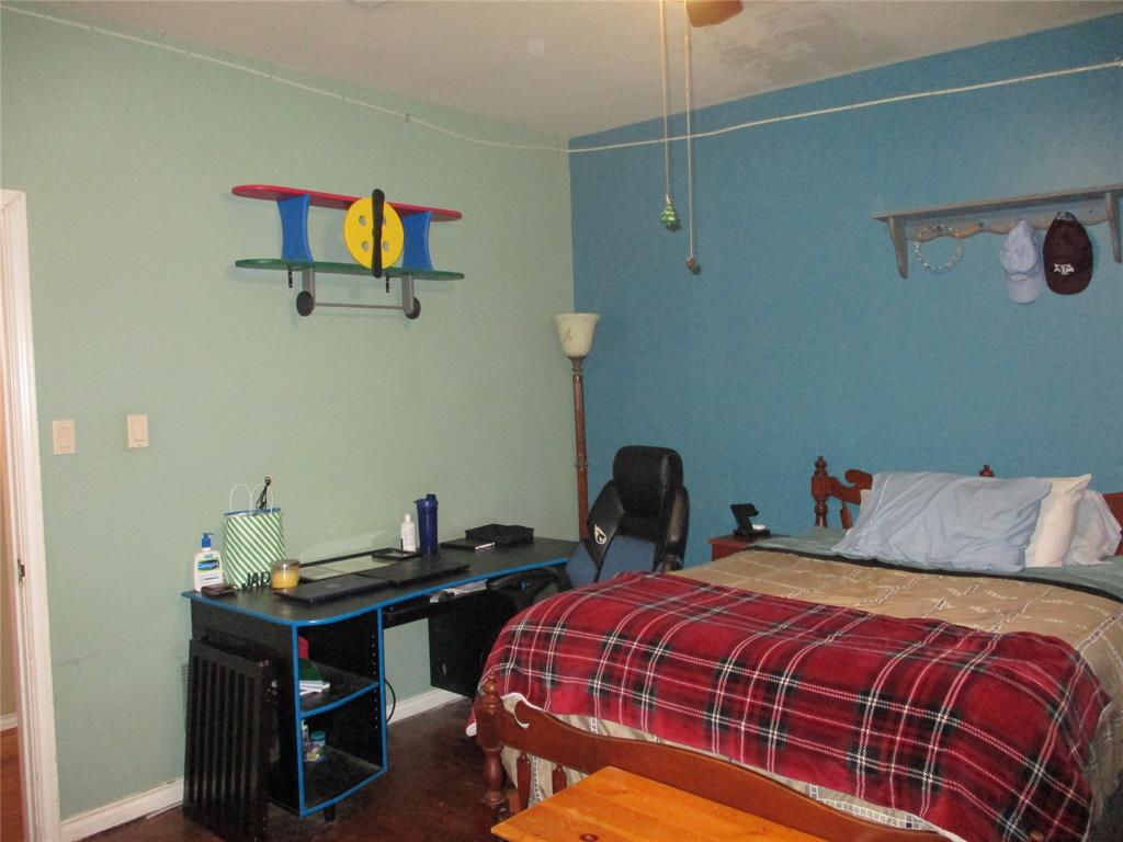 235 Industrial Point Point, TX 75472 - Photo 29 of 34 a bedroom with a bed and a desk
