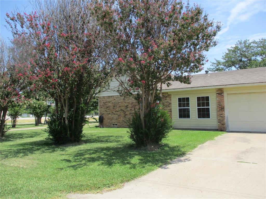 235 Industrial Point Point, TX 75472 - Photo 5 of 34 a front view of house with a garden