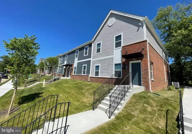 $1,875 | 4907 Hamilton Avenue, Unit B, Baltimore, MD 21206