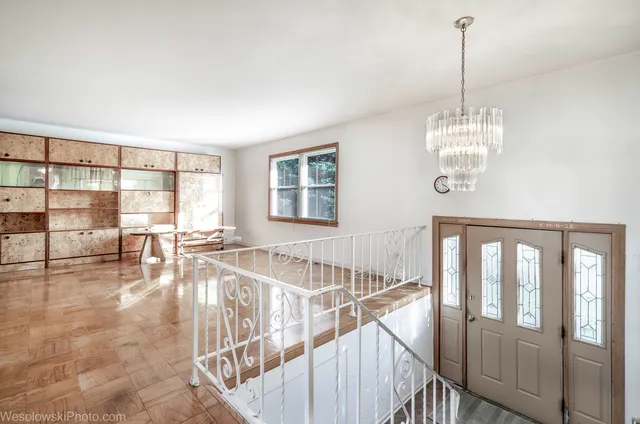 $449,000 | 1822 West Catalpa Lane, Mount Prospect, IL 60056