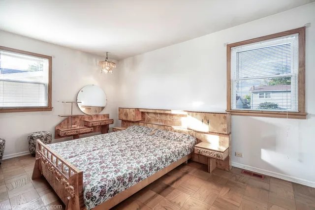 $449,000 | 1822 West Catalpa Lane, Mount Prospect, IL 60056