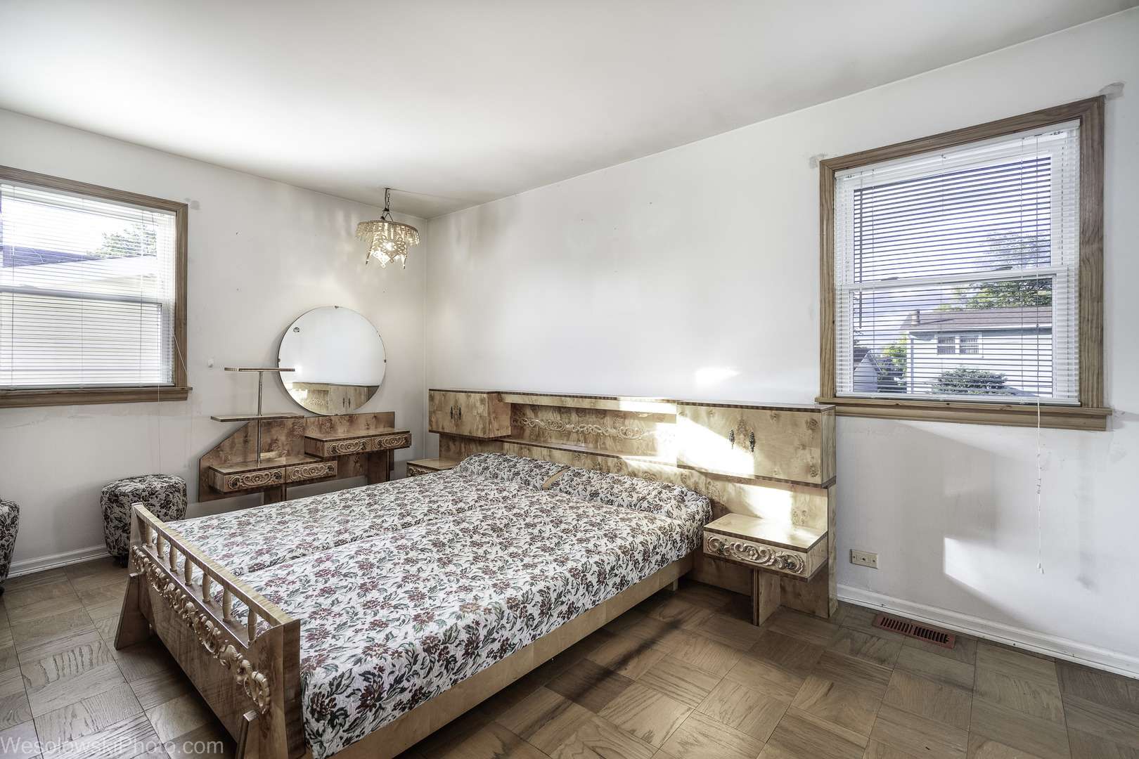 1822 West Catalpa Lane Mount Prospect, IL 60056 - Photo 12 of 24 a bedroom with a bed lamp and window