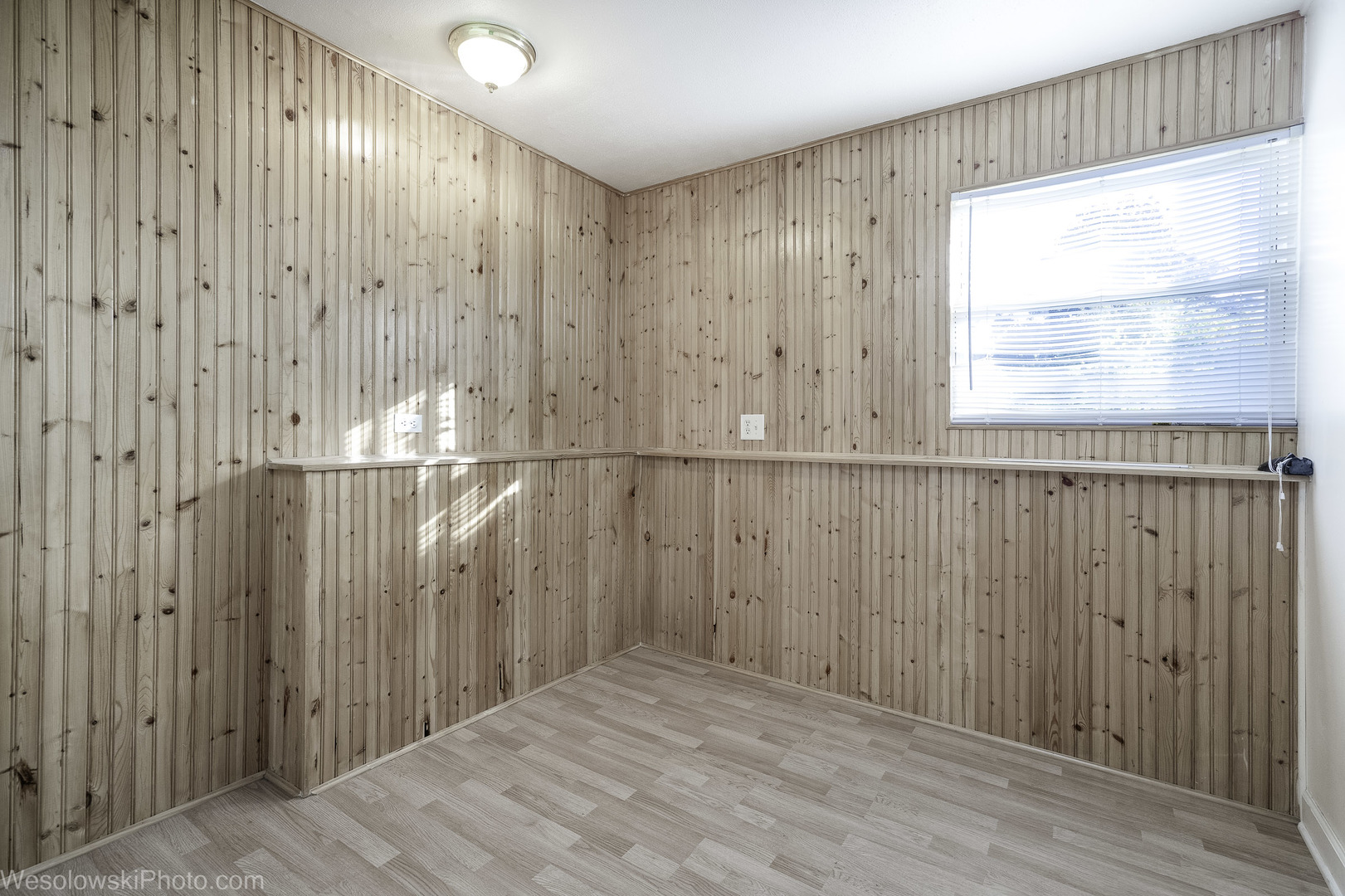 1822 West Catalpa Lane Mount Prospect, IL 60056 - Photo 20 of 24 a view of an empty room with wooden floor