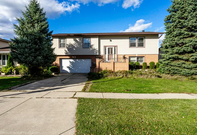$449,000 | 1822 West Catalpa Lane, Mount Prospect, IL 60056