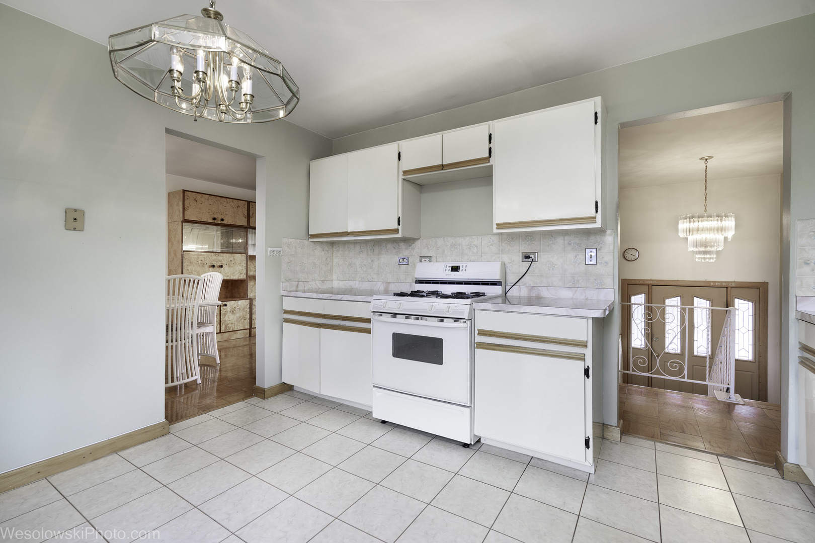 1822 West Catalpa Lane Mount Prospect, IL 60056 - Photo 4 of 24 a kitchen with stainless steel appliances granite countertop a stove a sink and a refrigerator