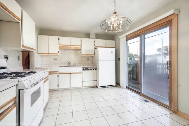 $449,000 | 1822 West Catalpa Lane, Mount Prospect, IL 60056