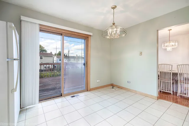 $449,000 | 1822 West Catalpa Lane, Mount Prospect, IL 60056