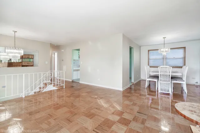 $449,000 | 1822 West Catalpa Lane, Mount Prospect, IL 60056