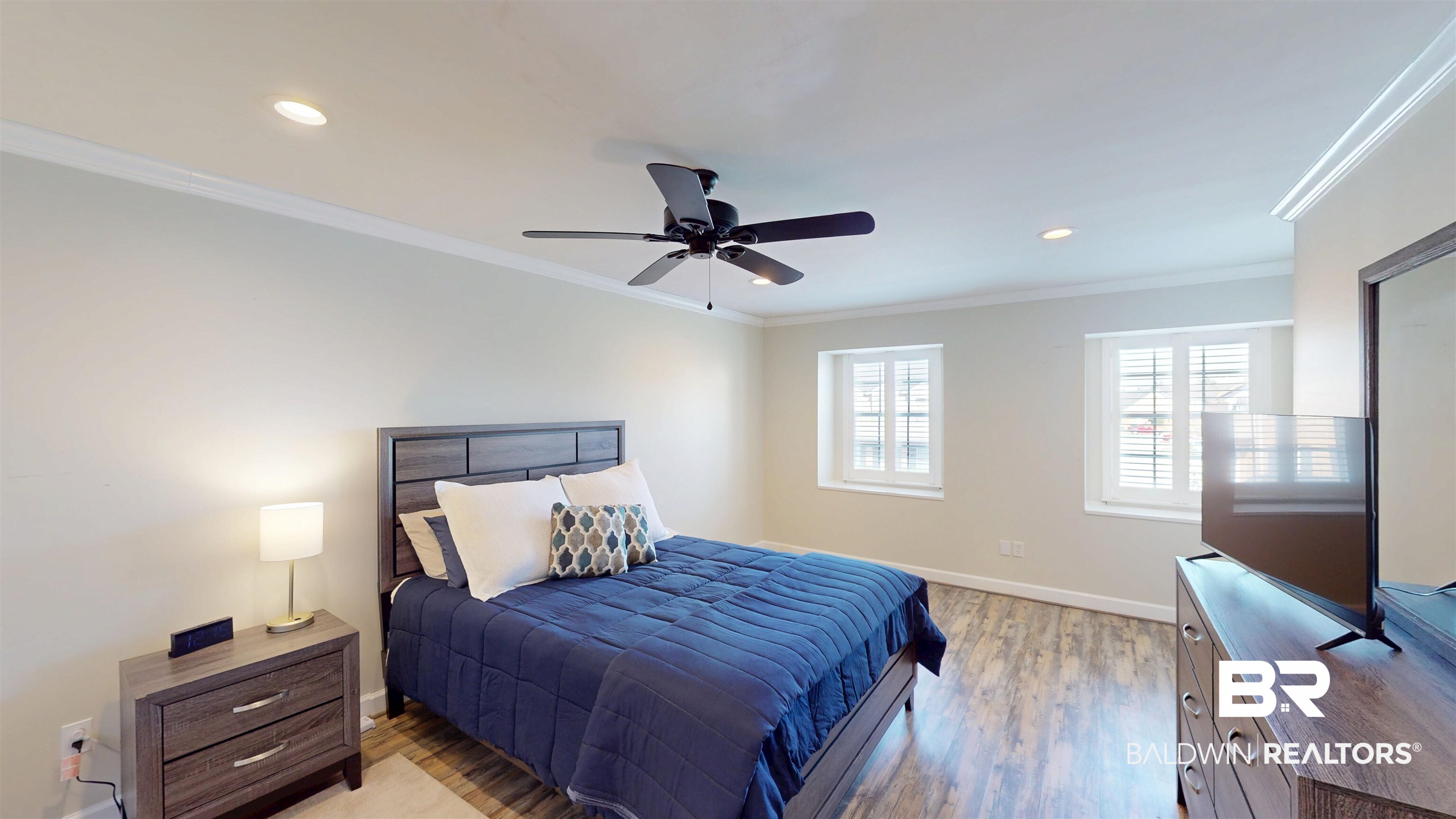 100 Du Rhu Drive, Unit J Mobile, AL 36608 - Photo 14 of 17 Bedroom with ornamental molding, light wood-type flooring, a ceiling fan, and recessed lighting