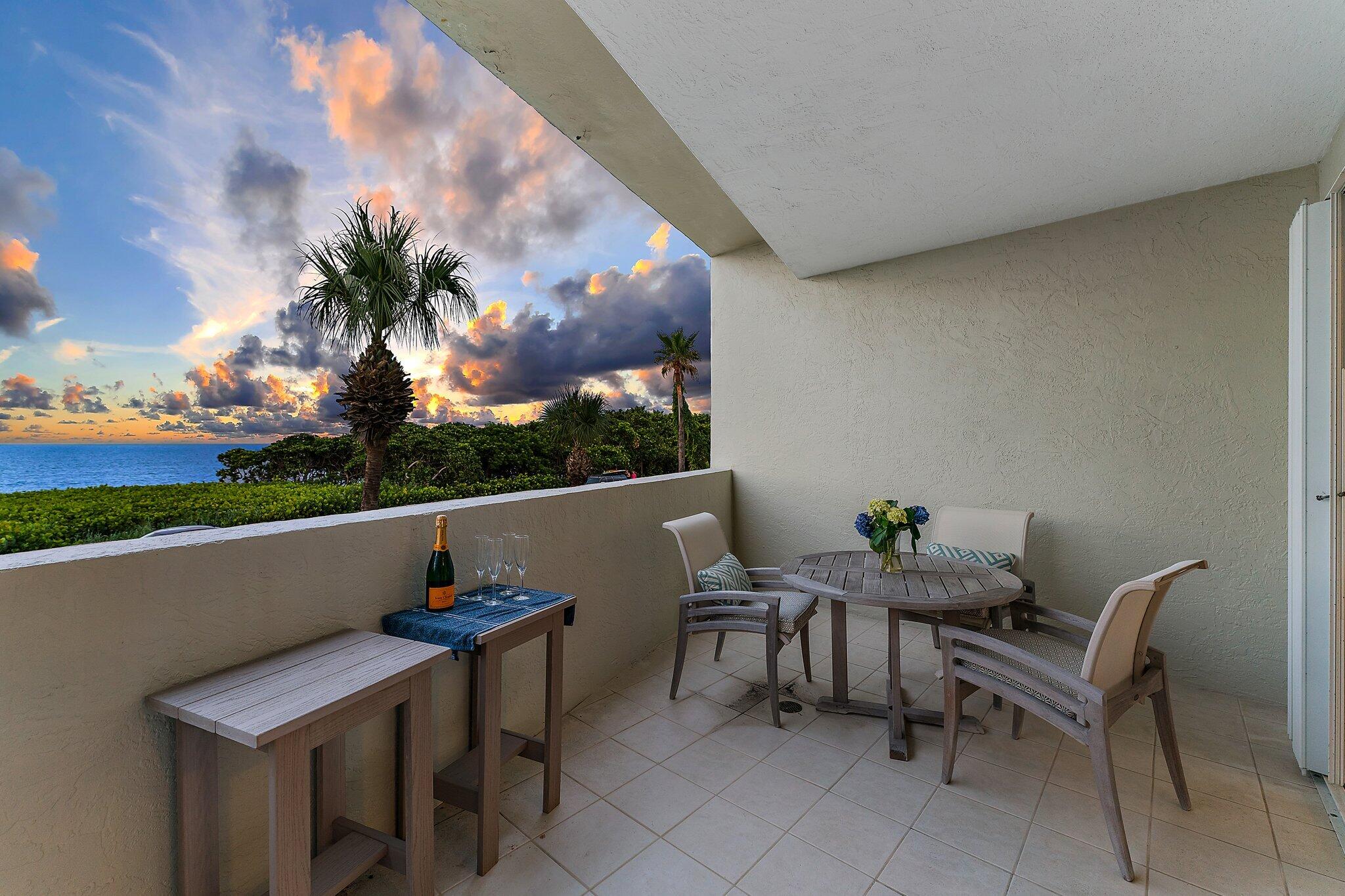 2050 Florida A1A, Unit 3 Jupiter, FL 33477 - Photo 12 of 48 Dine alfresco