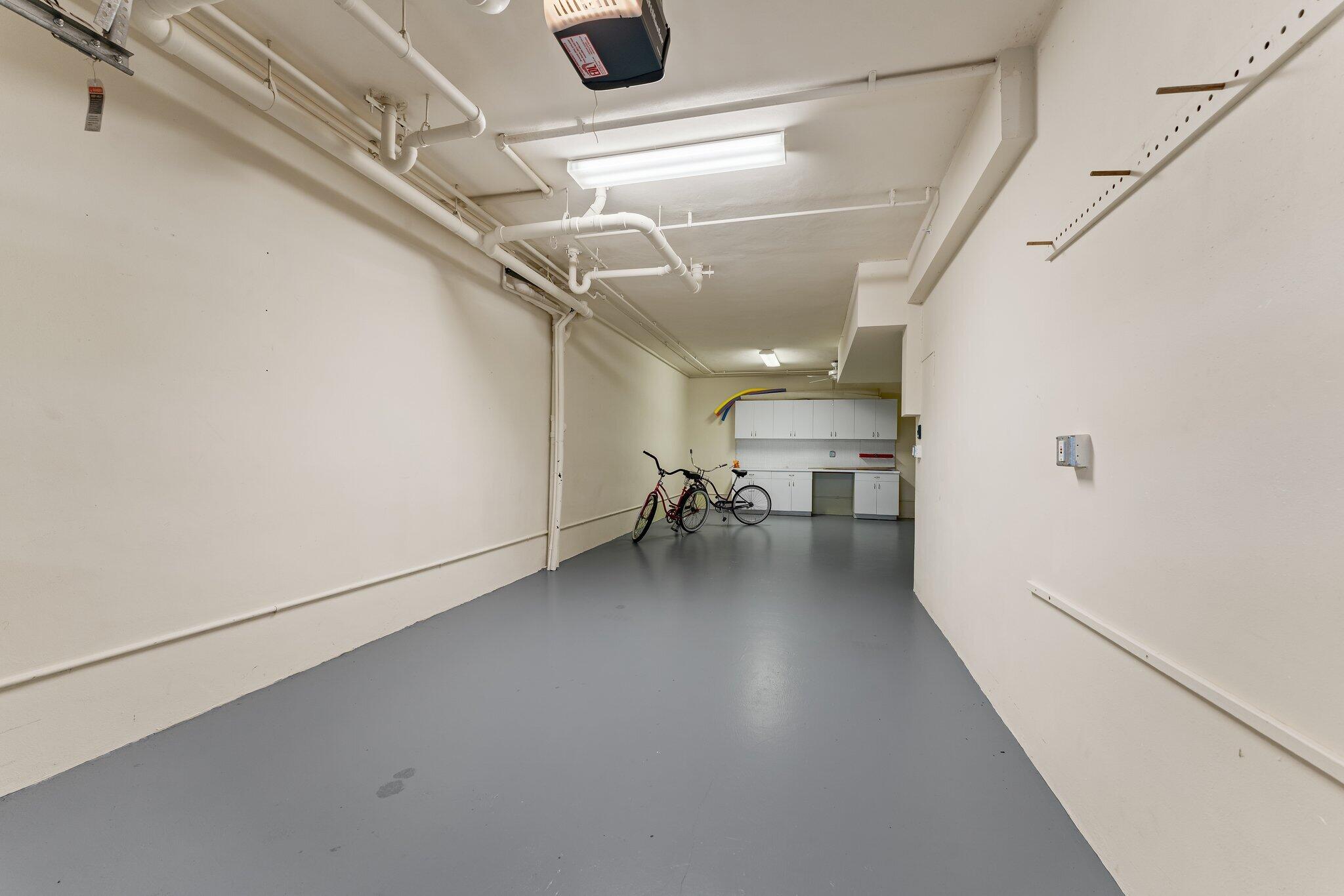 2050 Florida A1A, Unit 3 Jupiter, FL 33477 - Photo 40 of 48 Tandem 2+ garage