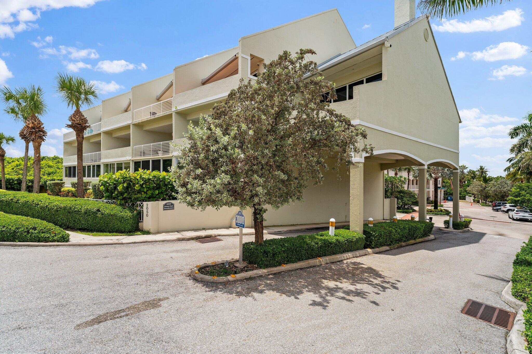 2050 Florida A1A, Unit 3 Jupiter, FL 33477 - Photo 5 of 48 Intimate, gated building