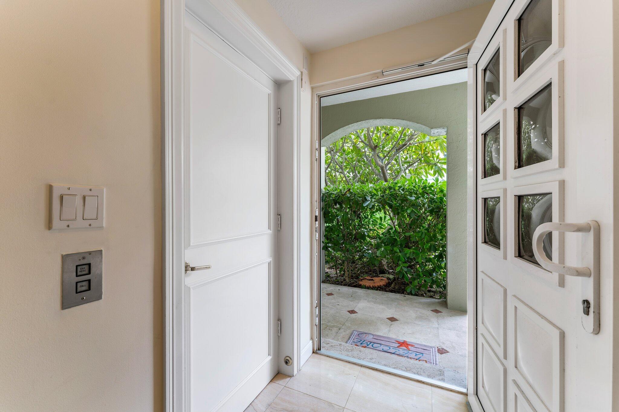 2050 Florida A1A, Unit 3 Jupiter, FL 33477 - Photo 6 of 48 Private entry