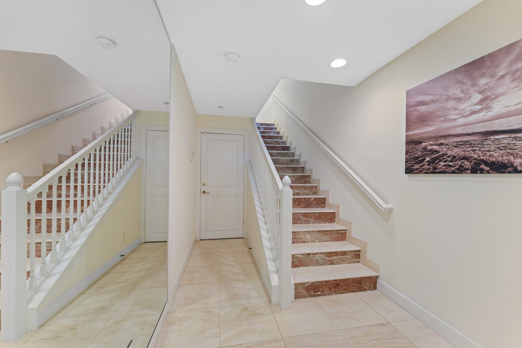 2050 Florida A1A, Unit 3 Jupiter, FL 33477 - Photo 7 of 48 Foyer