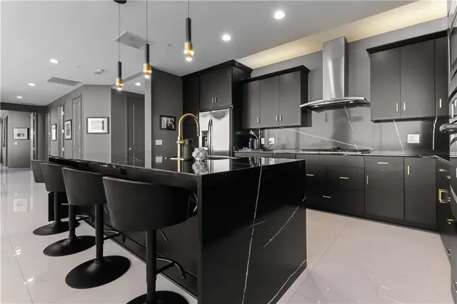 $1,250,000 | 700 West 31st Street, Unit 702, Kansas City, MO 64108