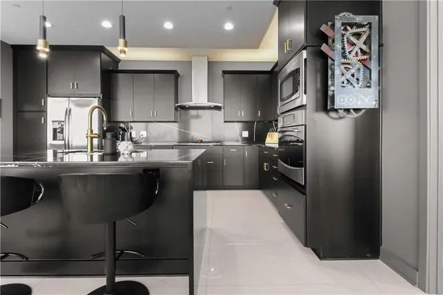 $1,250,000 | 700 West 31st Street, Unit 702, Kansas City, MO 64108