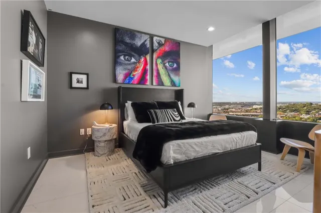 $1,250,000 | 700 West 31st Street, Unit 702, Kansas City, MO 64108