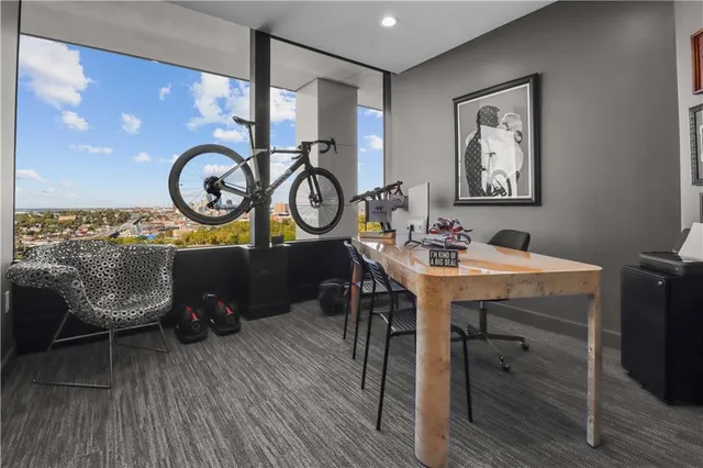 $1,250,000 | 700 West 31st Street, Unit 702, Kansas City, MO 64108