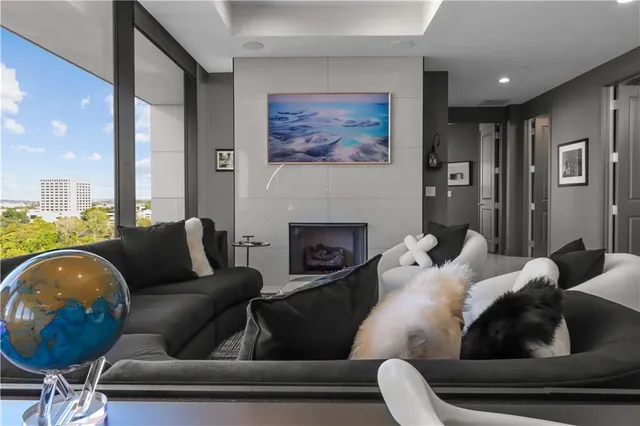 $1,250,000 | 700 West 31st Street, Unit 702, Kansas City, MO 64108